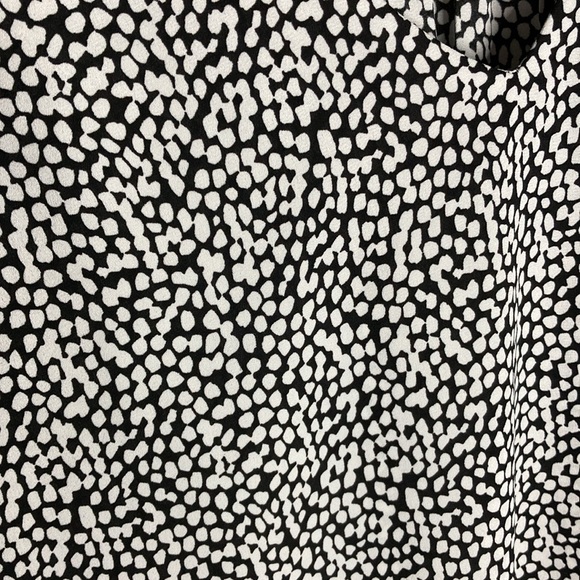 Vince Camuto Black and White V Neck, Ruffle Sleeve Blouse. Size M - Picture 8 of 11